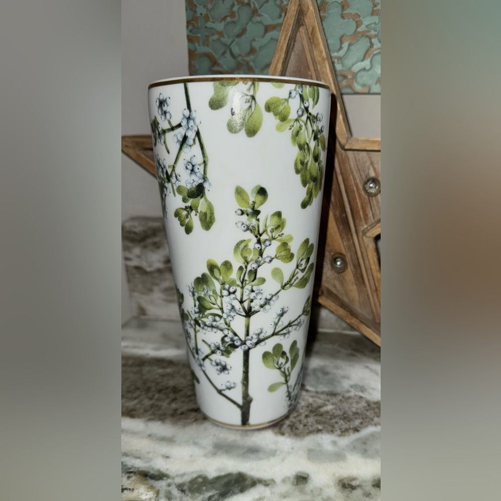 Smithsonian By Goebel Porcelain Mistletoe Vase